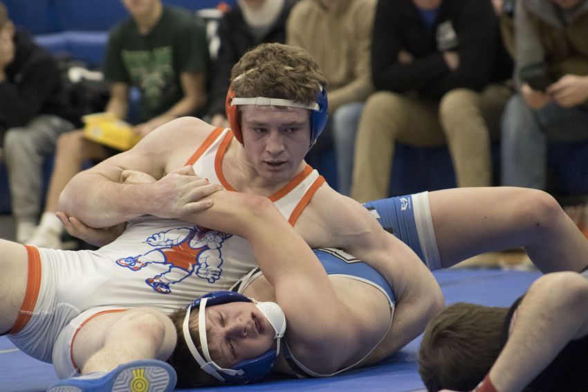 Parkston wrestlers have big day in winning Parkston Little B tournament